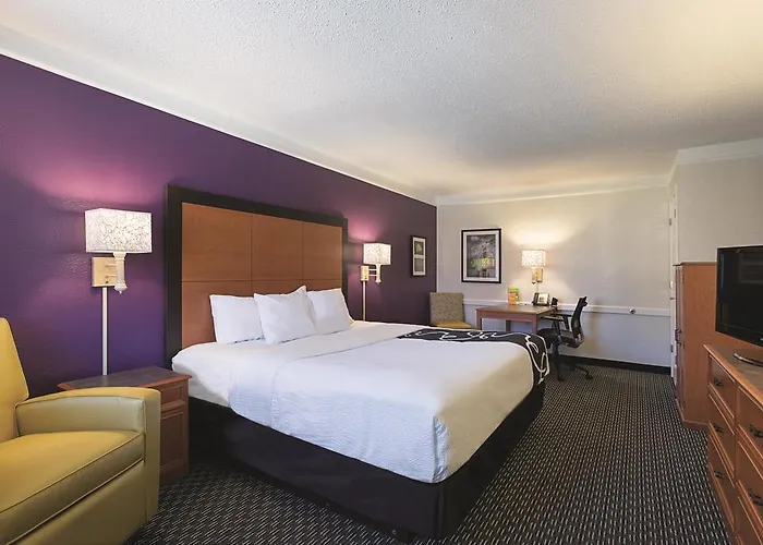 Hotel Quality & - Ashley Phosphate