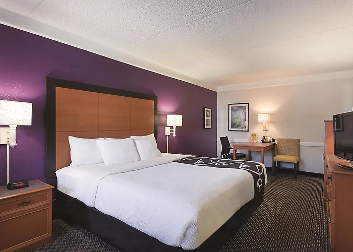 Hotel Quality & - Ashley Phosphate